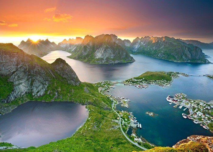 lofoten-du-lich-chau-au-1701523398.jpg