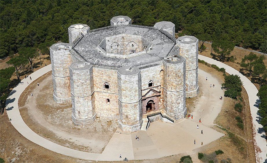 castel-del-monte-kiet-tac-kien-truc-trung-co-tai-y-premier-tour.jpg