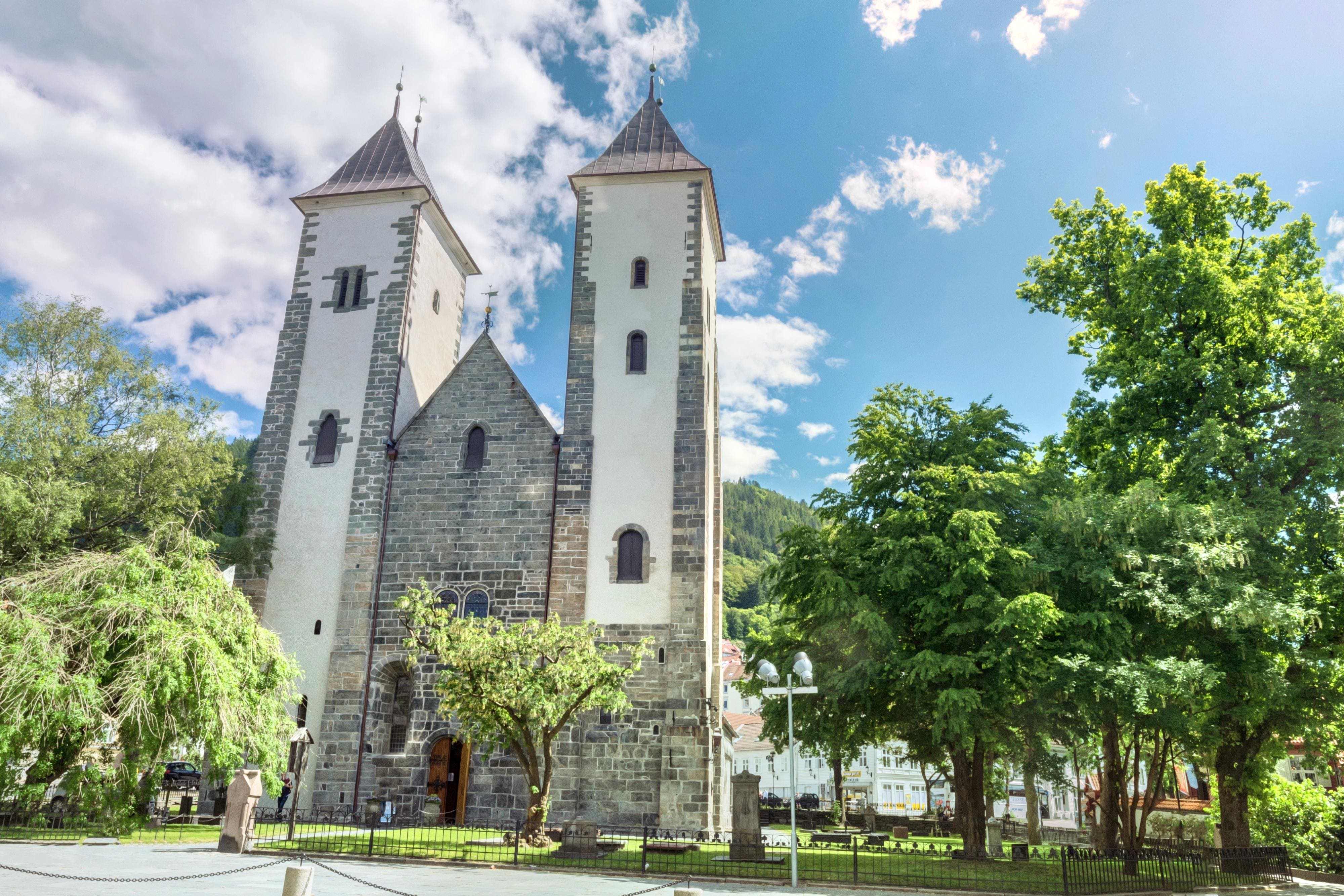 nha-tho-saint-mary-du-lich-chau-au-1702365752.jpg