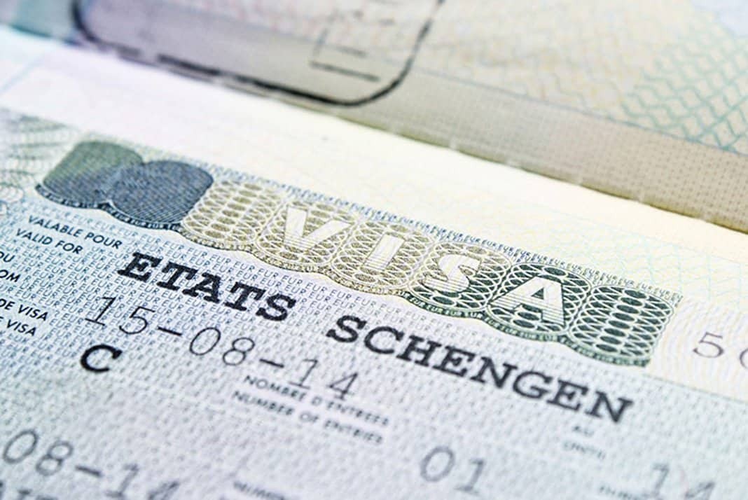 visa-schengen-dung-cho-du-lich-chau-au-1704183393.jpg