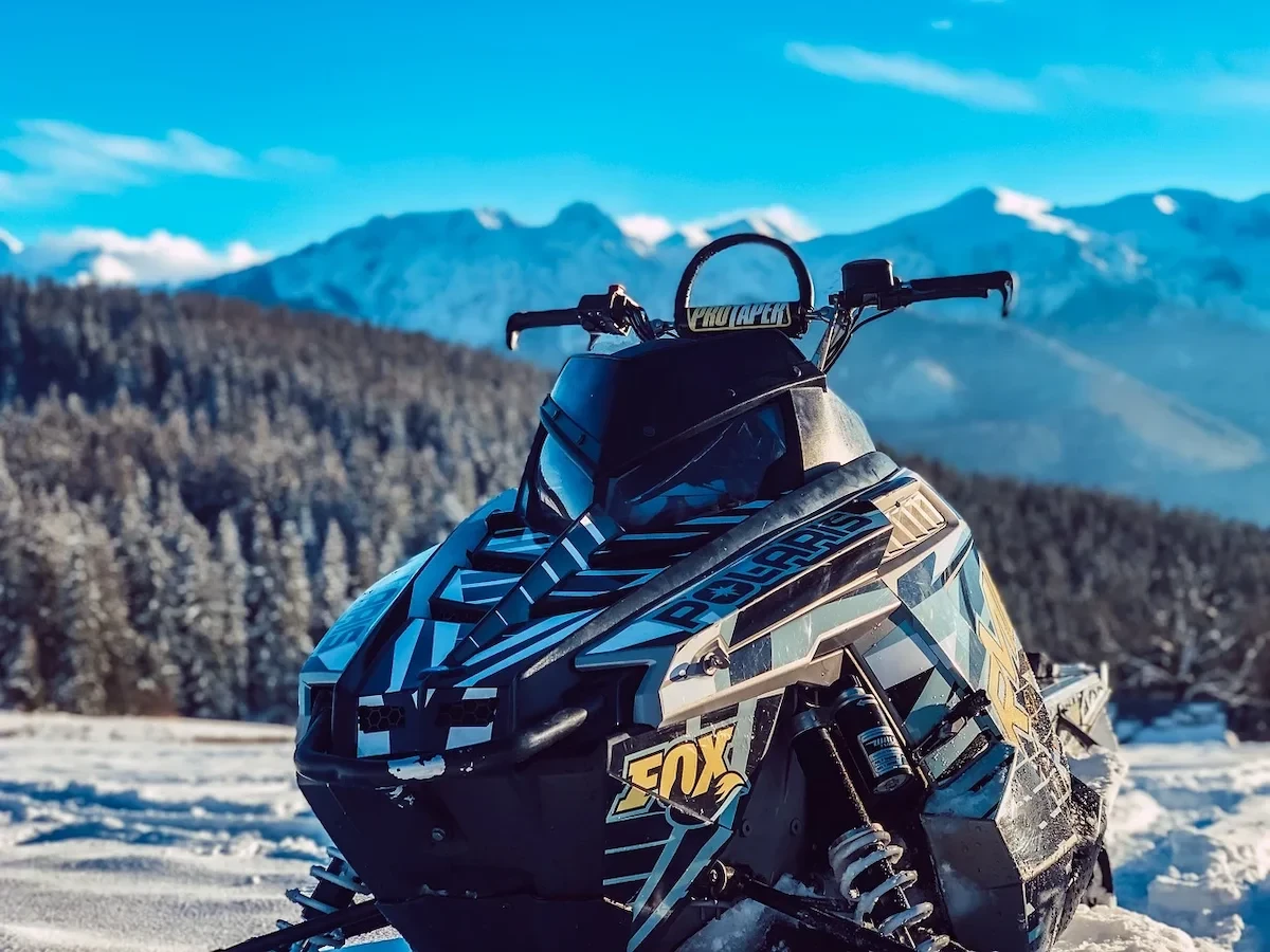 Xe trượt tuyết (Snowmobile)