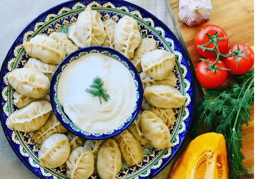 Thử món ăn Manti thơm ngon khi du lịch kyrgyzstan