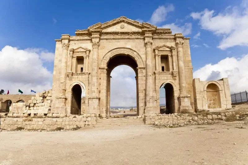 arch-hadrian-26769576-1-1751088124.webp