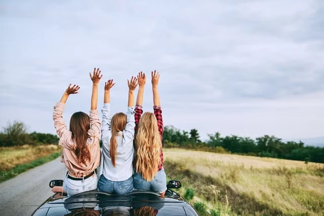 Hãy ưu tiên lựa chọn những lộ trình phổ biến, có nhiều người qua lại và có sóng điện thoại tốt.