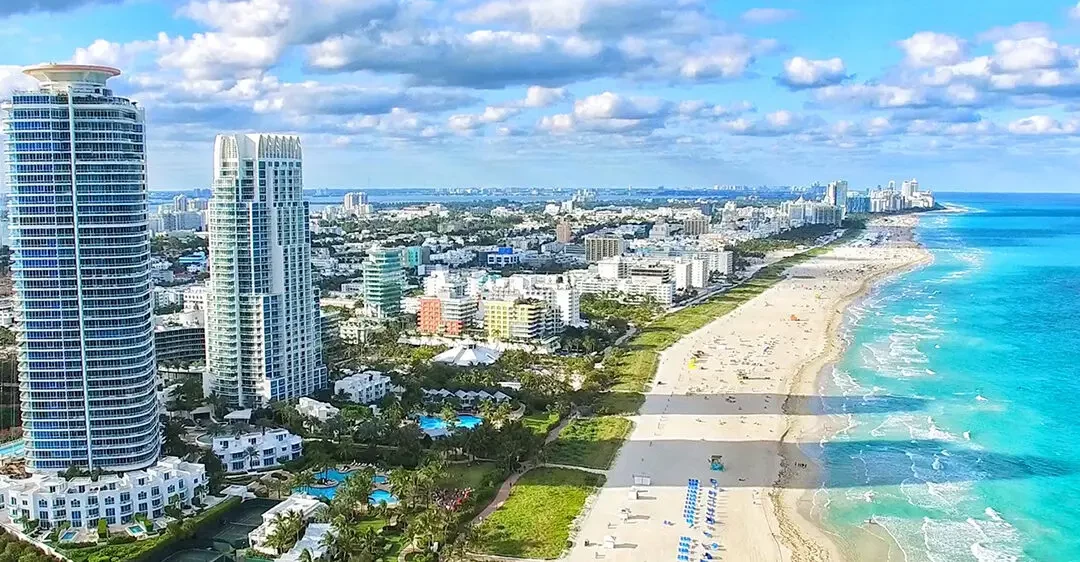 Đây là lựa chọn cho trải nghiệm Miami kinh điển nhất, nơi bạn sẽ ở ngay cạnh bãi biển cát trắng