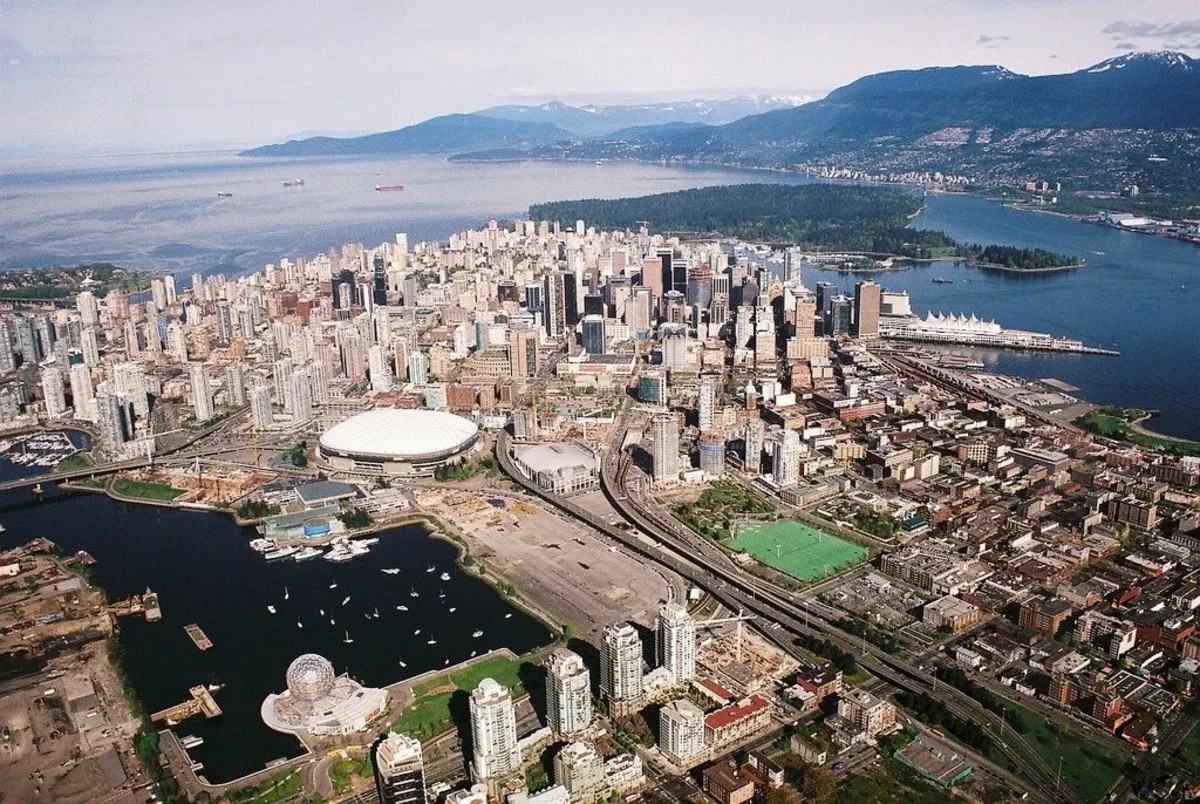 Các khu phố như Yaletown hay Gastown vừa có vị trí thuận lợi