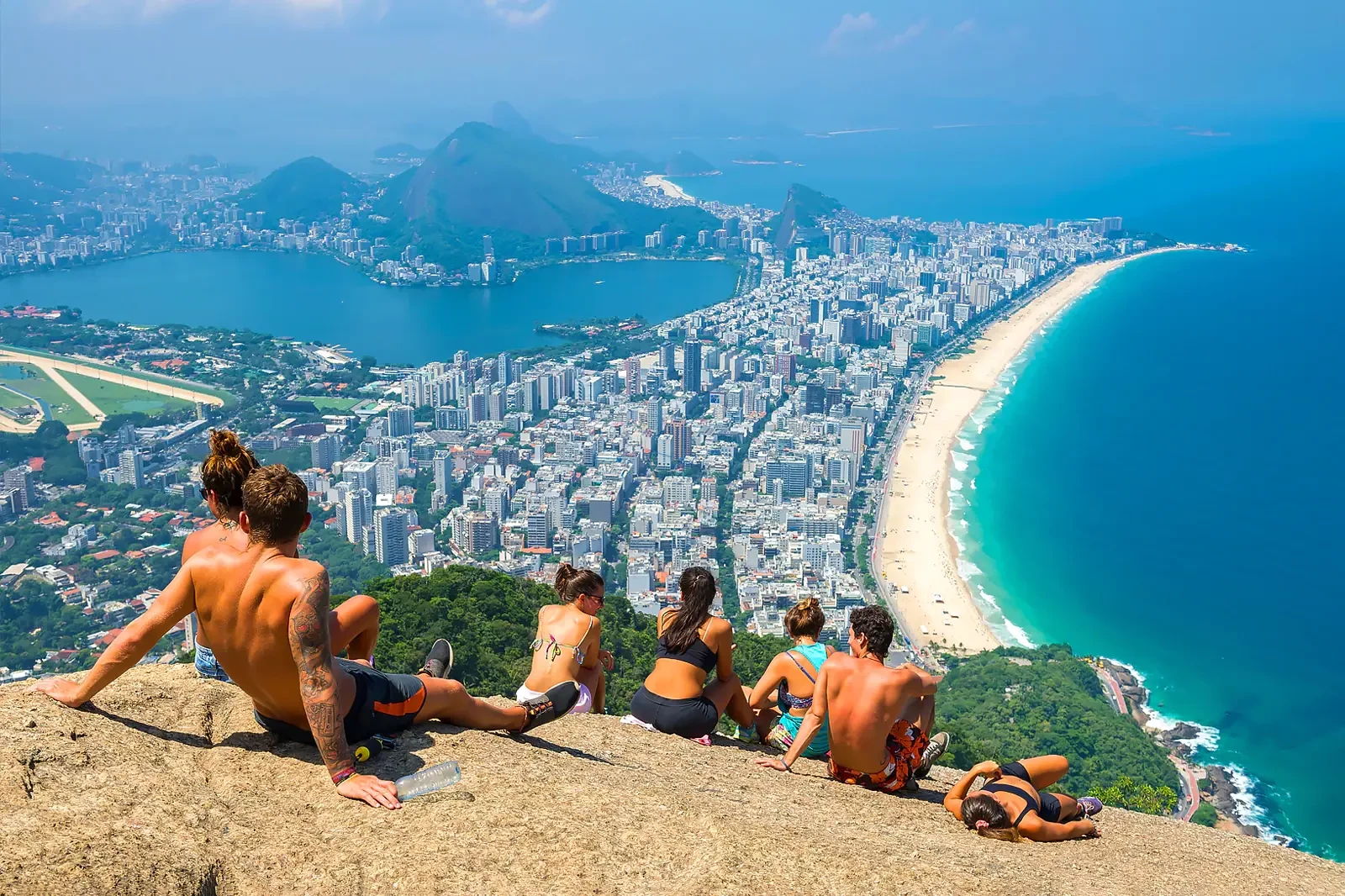 Quá trình xét duyệt Visa Brazil chuẩn thường kéo dài từ hai đến ba tuần làm việc kể từ ngày tiếp nhận đủ hồ sơ hợp lệ.