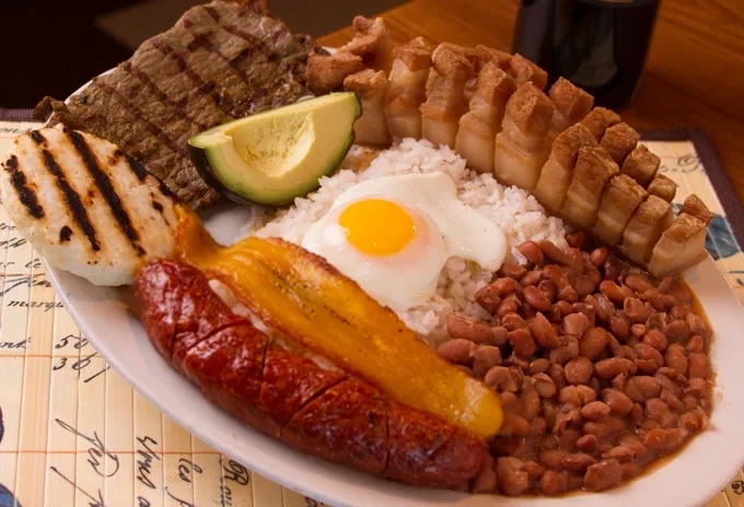 Món hầm Bandeja Paisa