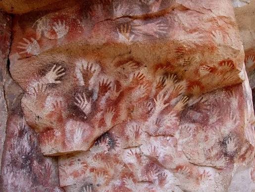 Hang động bàn tay Cueva de las Manos nằm ở đâu?