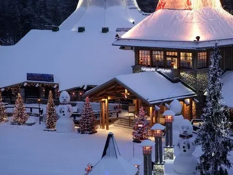 Khám phá thị trấn Rovaniemi: Quê hương chính thức của Ông già Noel tại Phần Lan