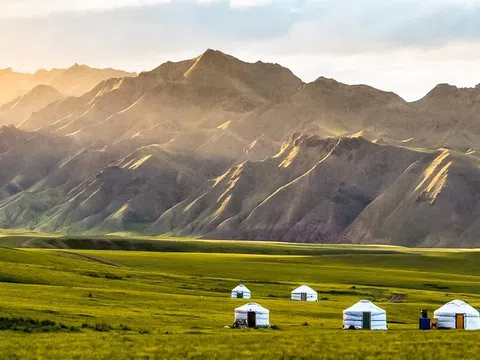 Du Lịch Tân Cương Trung Quốc tháng 4: Thời Tiết, Lễ Hội, Địa Điểm Hấp Dẫn