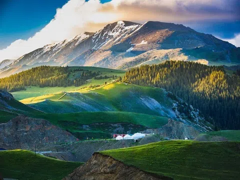 Du Lịch Tân Cương Trung Quốc tháng 5: Thời Tiết, Lễ Hội, Địa Điểm Hấp Dẫn