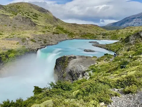 Khám phá thác Salto Grande Torres del Paine: Cảnh quan hùng vĩ giữa lòng Patagonia