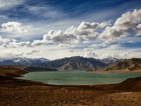 Hồ Korgaljyn: Hồ nước huyền ảo nằm tại Kazakhstan