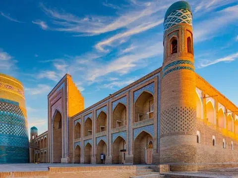 Thành phố Khiva: Thành phố nằm giữa sa mạc Uzbekistan