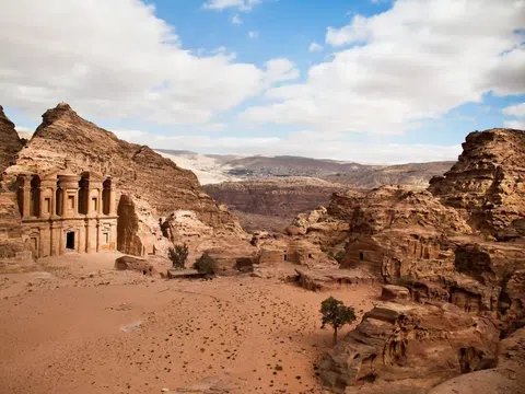 Thành phố Petra Jordan: Khám phá "Thành phố Hoa hồng" nổi tiếng tại Tây Á
