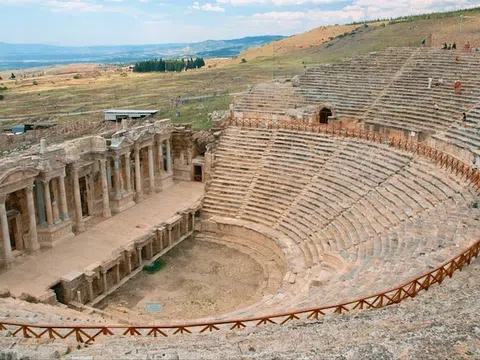 Thành phố Pamukkale (Thổ Nhĩ Kỳ): Kỳ quan "Lâu đài bông" trắng xóa độc nhất vô nhị