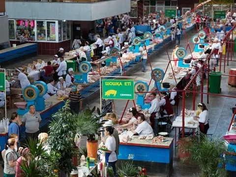 Chợ Xanh (Green Bazaar): Chợ truyền thống lớn nhất Kazakhstan