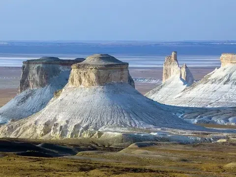 Vẻ đẹp siêu thực của cao nguyên Usturt tại Kazakhstan