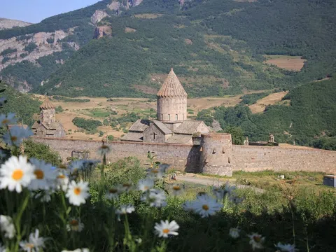 Tu viện Tatev: Vẻ đẹp bí ẩn của tu viện trên cao nguyên