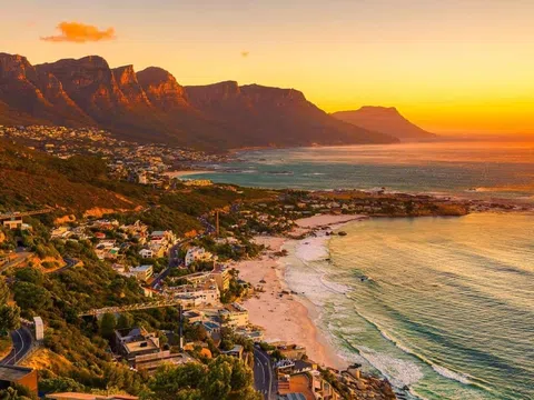 NAM PHI - VŨ ĐIỆU HOANG DÃ CỦA "XỨ SỞ CẦU VỒNG" 10N9Đ